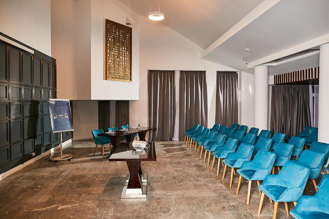 Lebada Luxury Resort & Spa Crisan  Exterior photo The main conference room