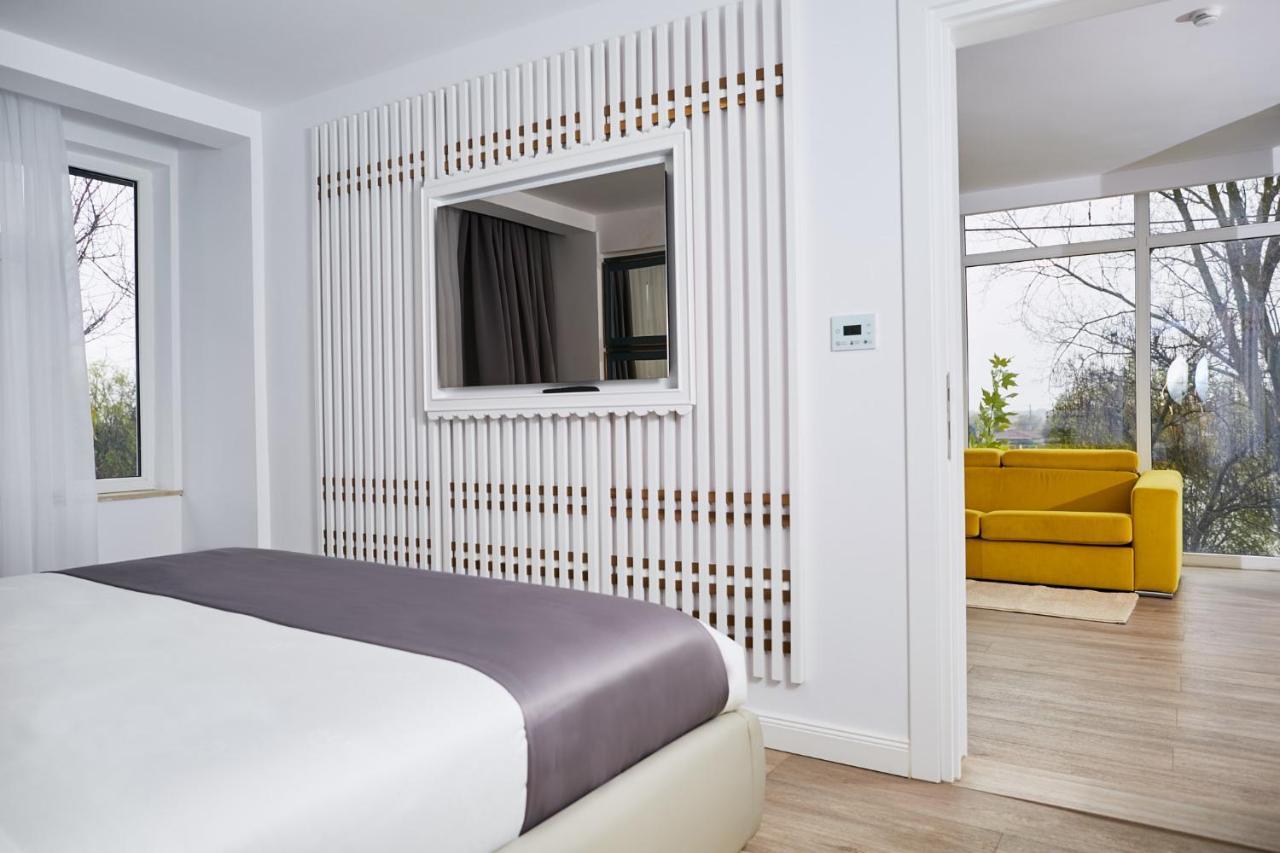 Lebada Luxury Resort & Spa Crisan  Exterior photo A room at the hotel